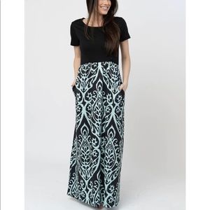 NWOT Nursing Queen Black & Mint Maxi Dress